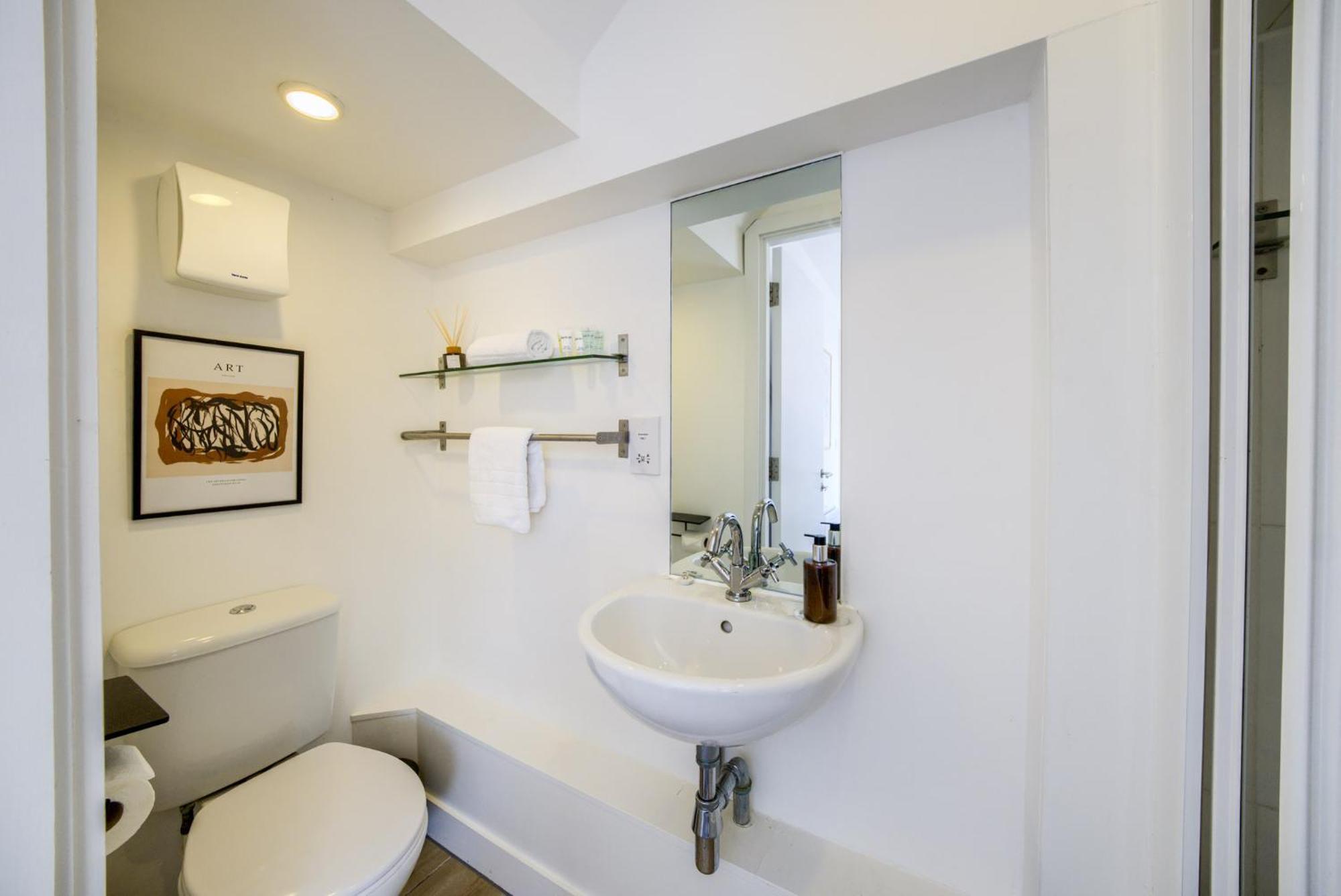 Coventry Large 4-Bed Townhouse By Empower Homes Bagian luar foto