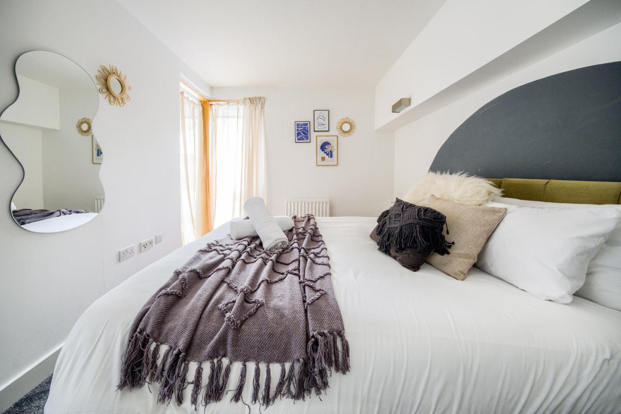 Coventry Large 4-Bed Townhouse By Empower Homes Bagian luar foto