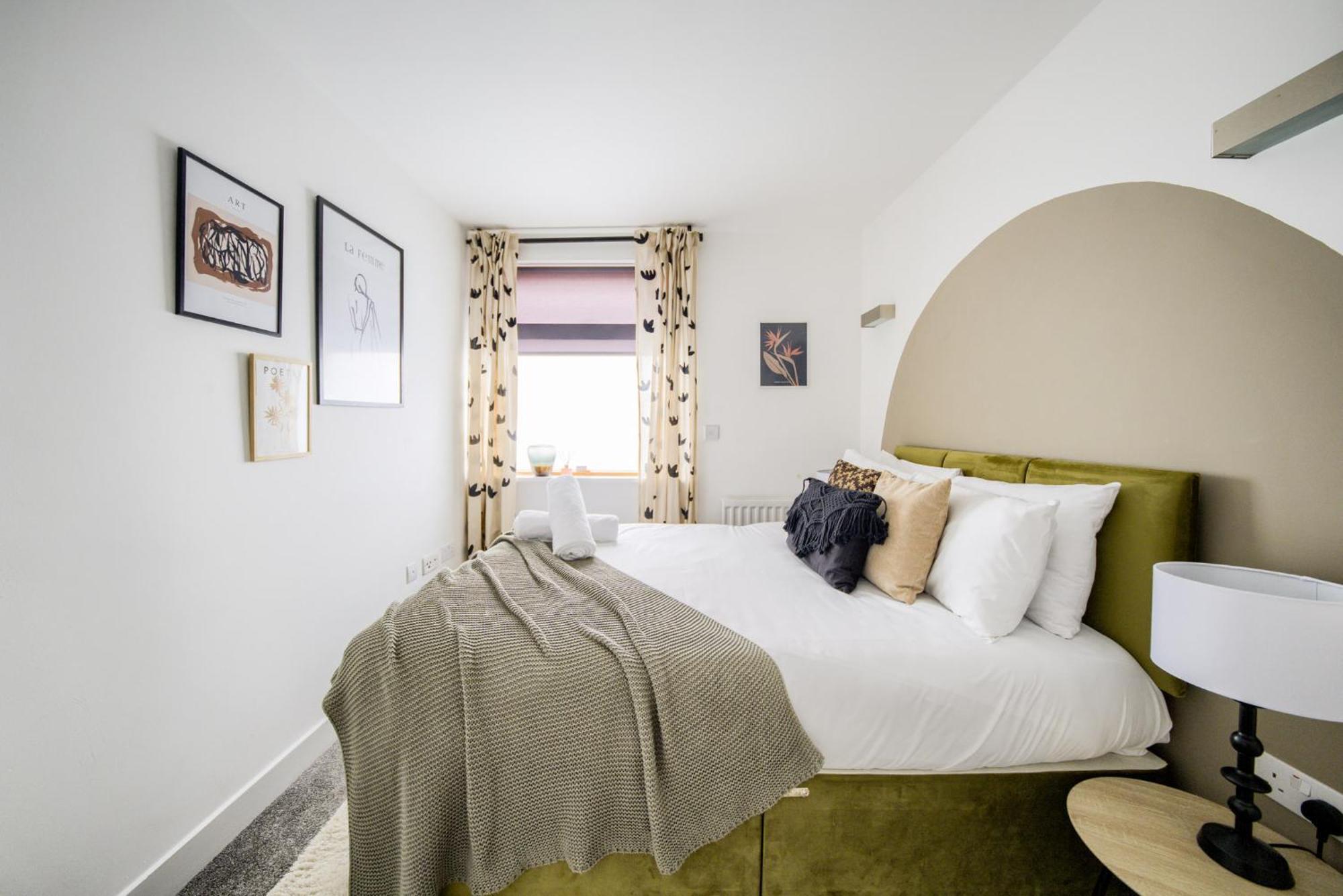 Coventry Large 4-Bed Townhouse By Empower Homes Bagian luar foto