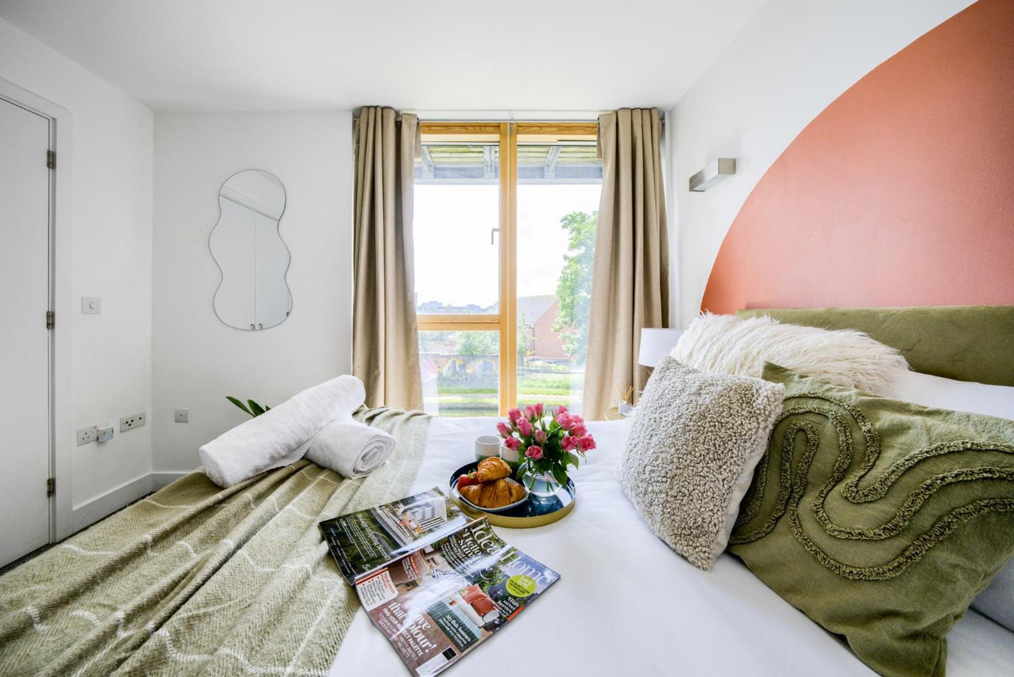 Coventry Large 4-Bed Townhouse By Empower Homes Bagian luar foto