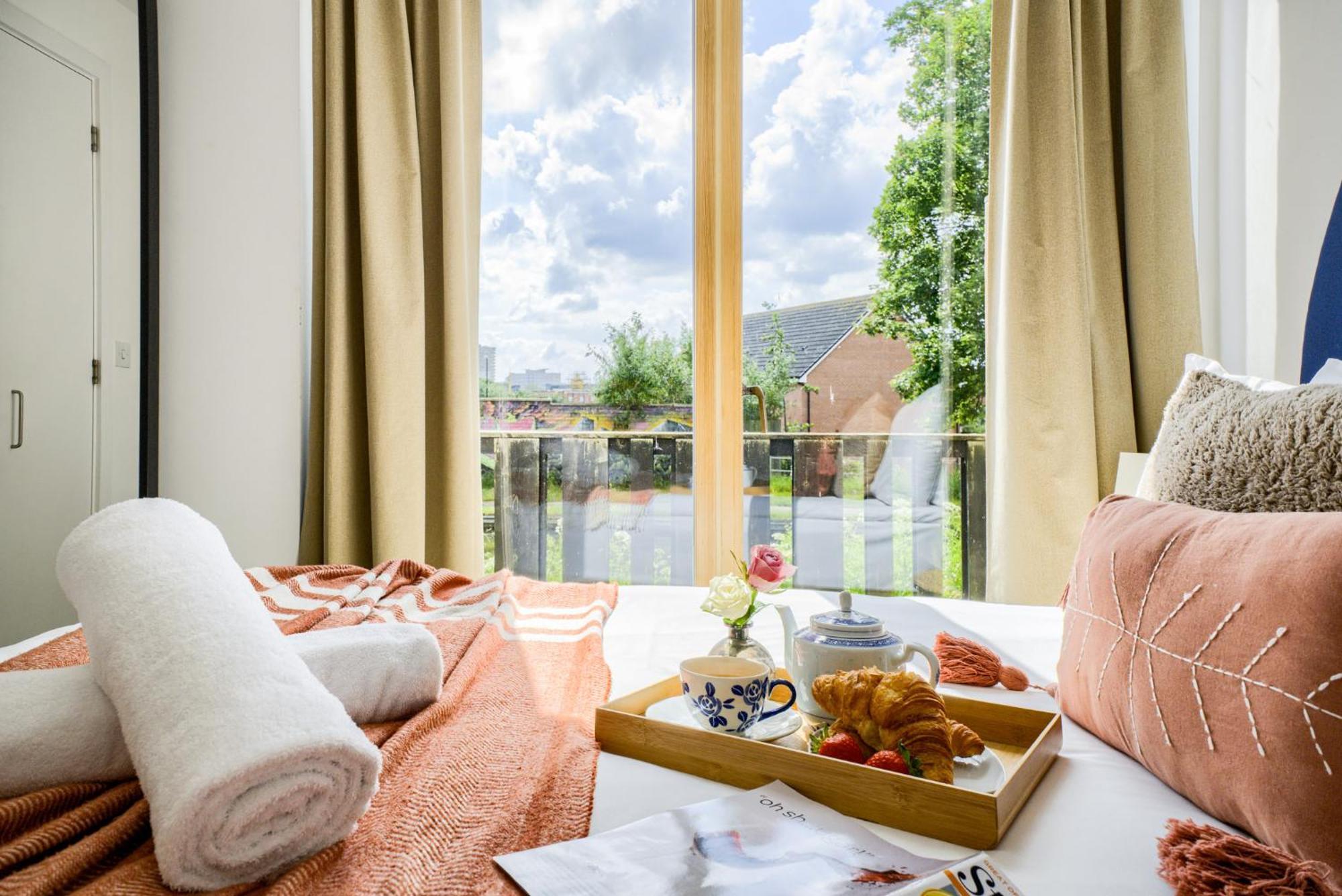 Coventry Large 4-Bed Townhouse By Empower Homes Bagian luar foto
