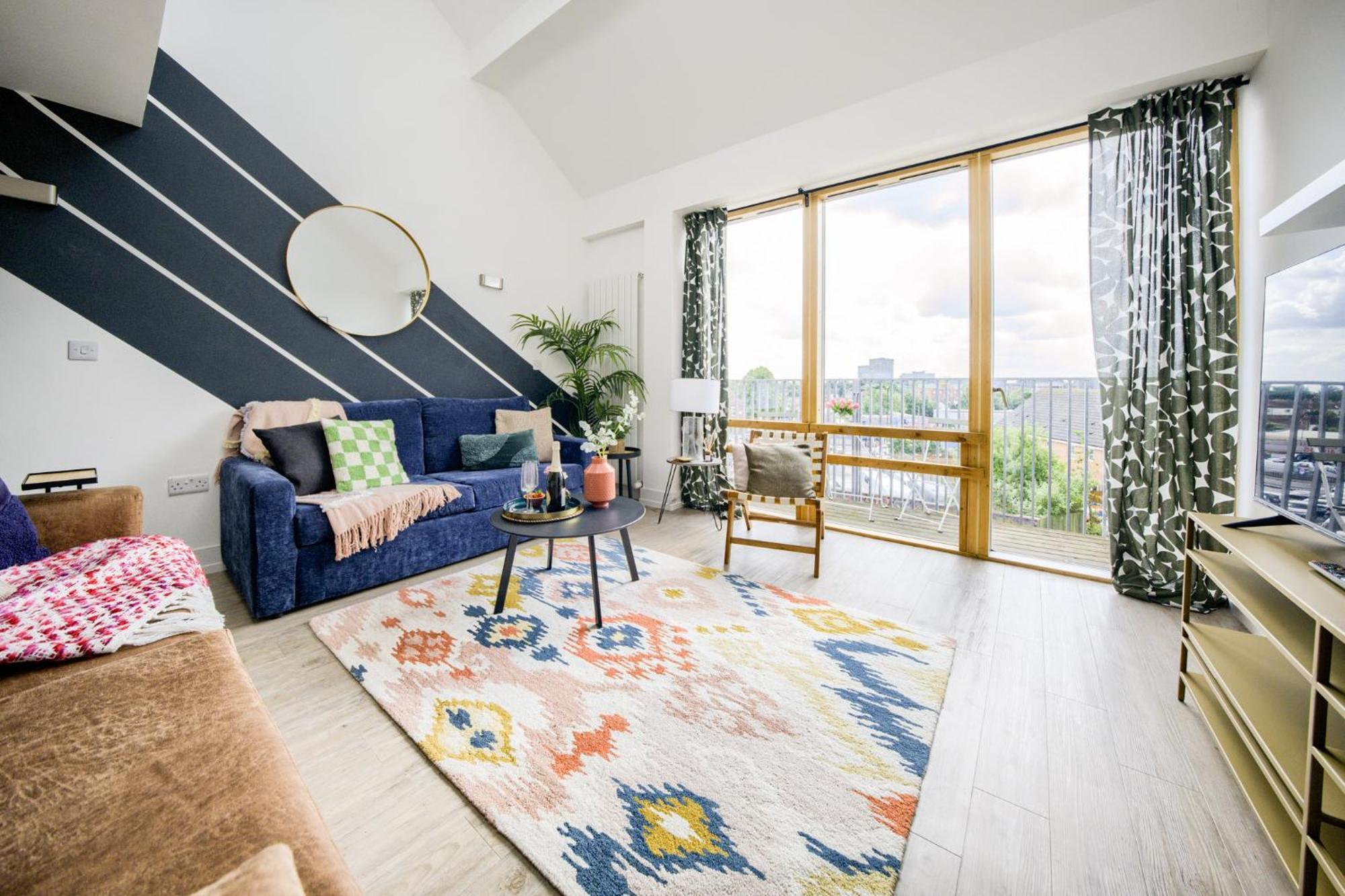 Coventry Large 4-Bed Townhouse By Empower Homes Bagian luar foto