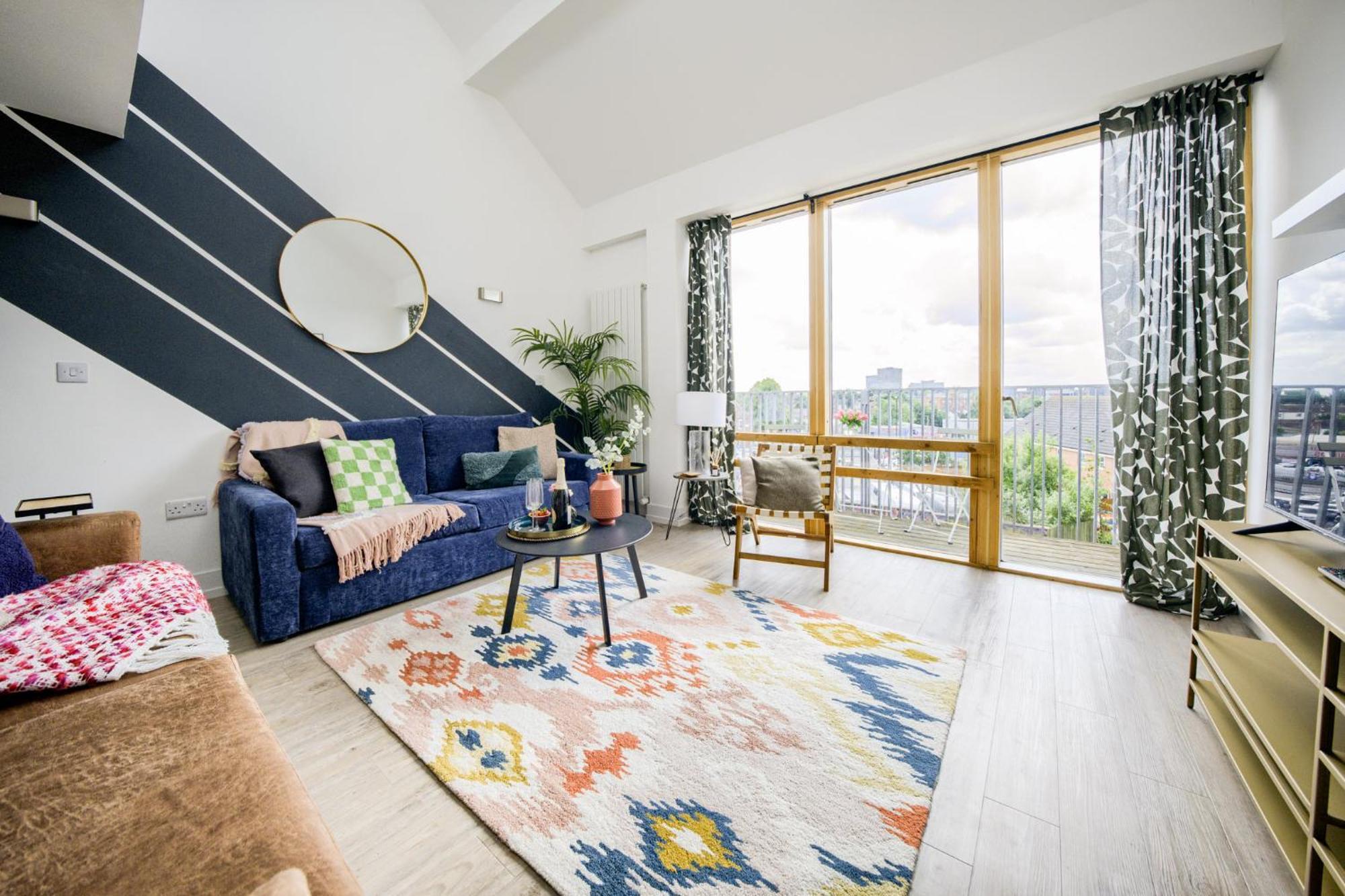 Coventry Large 4-Bed Townhouse By Empower Homes Bagian luar foto