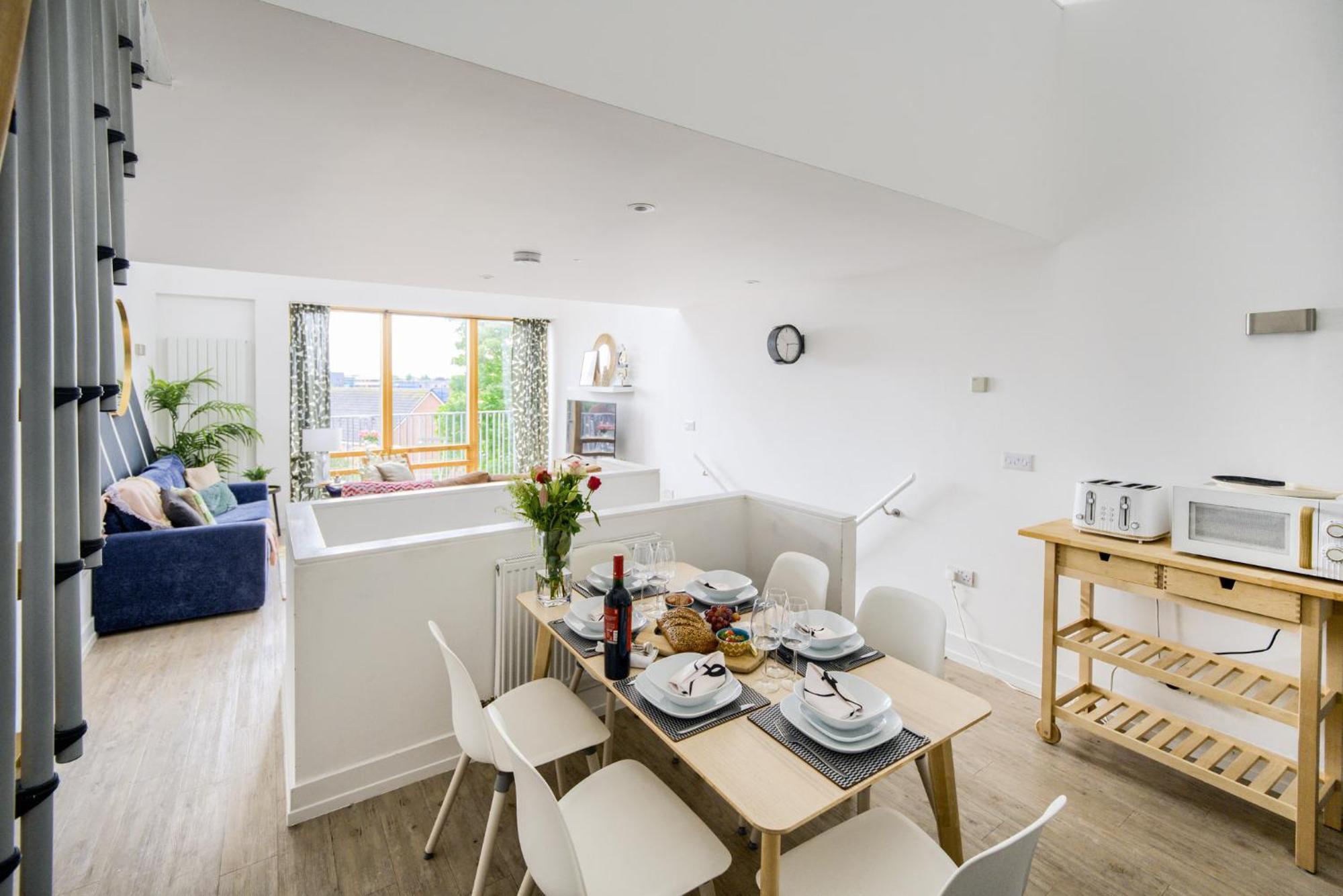 Coventry Large 4-Bed Townhouse By Empower Homes Bagian luar foto