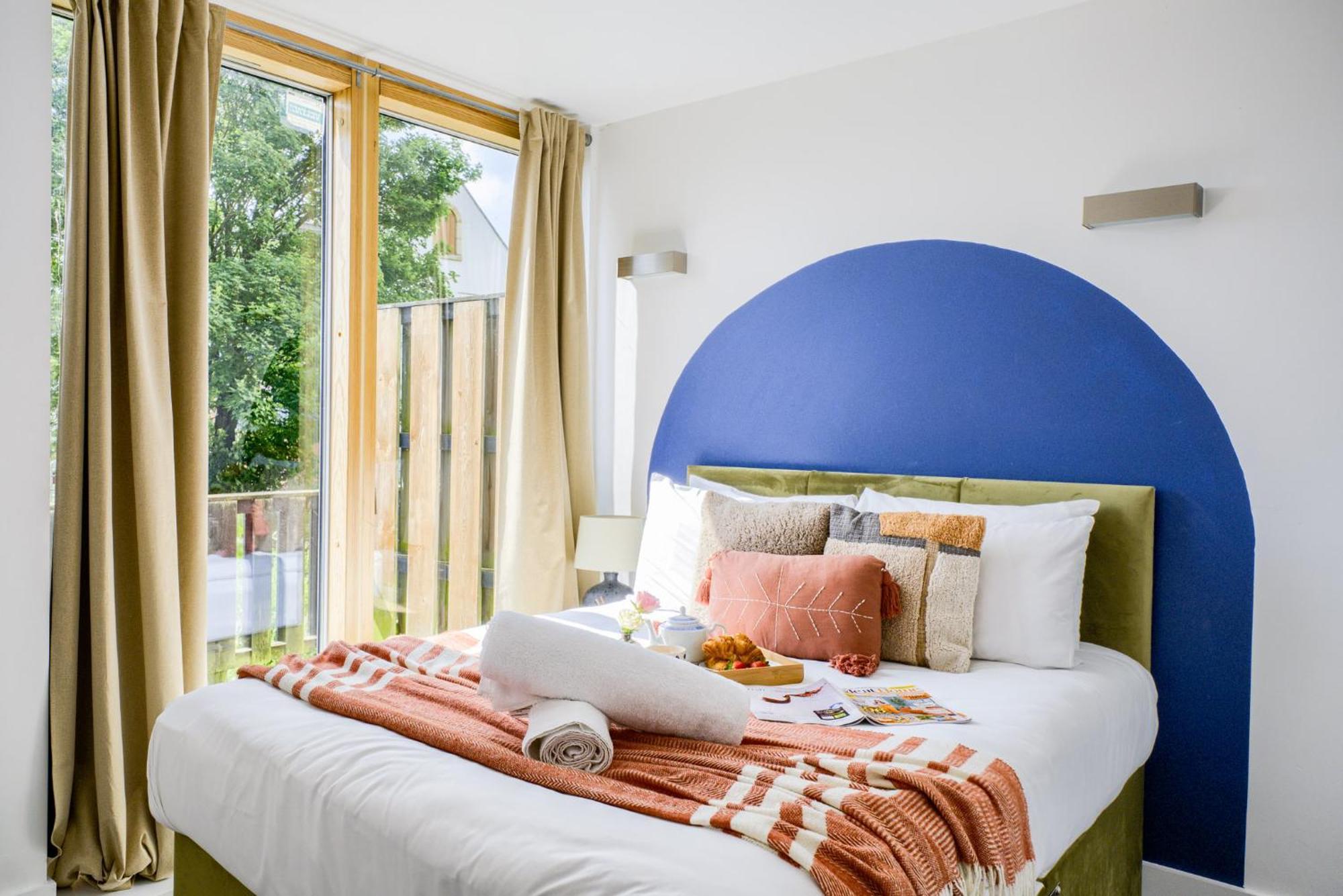 Coventry Large 4-Bed Townhouse By Empower Homes Bagian luar foto