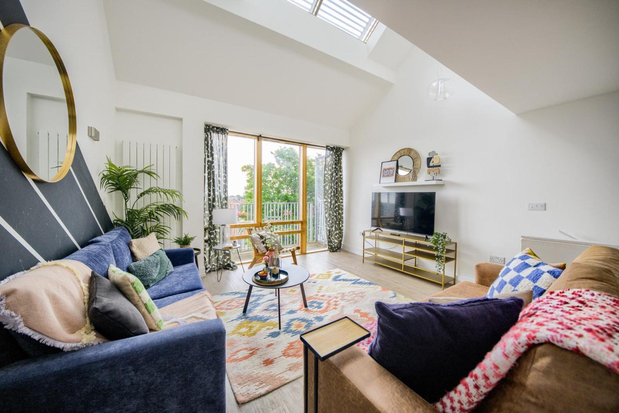 Coventry Large 4-Bed Townhouse By Empower Homes Bagian luar foto