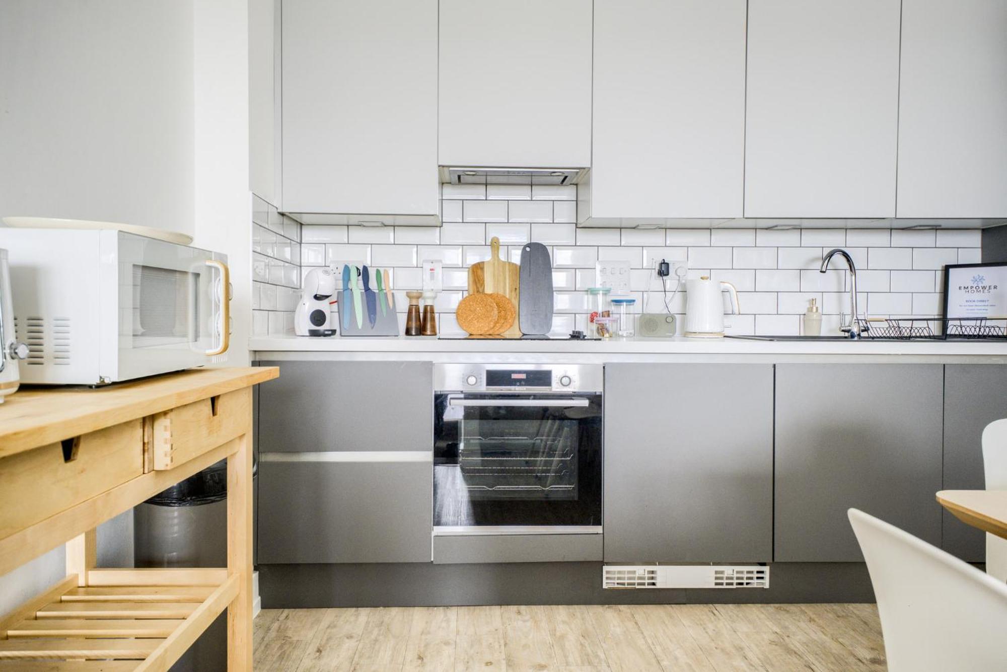 Coventry Large 4-Bed Townhouse By Empower Homes Bagian luar foto