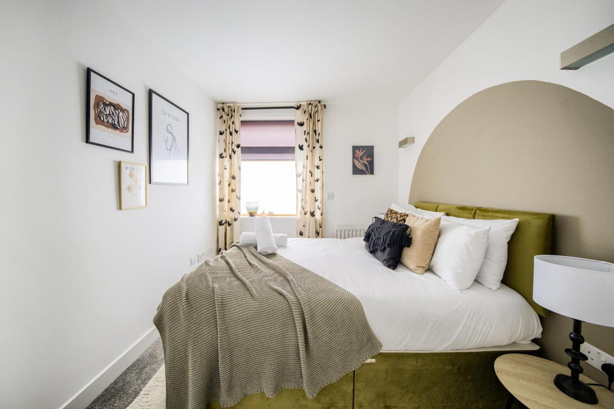 Coventry Large 4-Bed Townhouse By Empower Homes Bagian luar foto