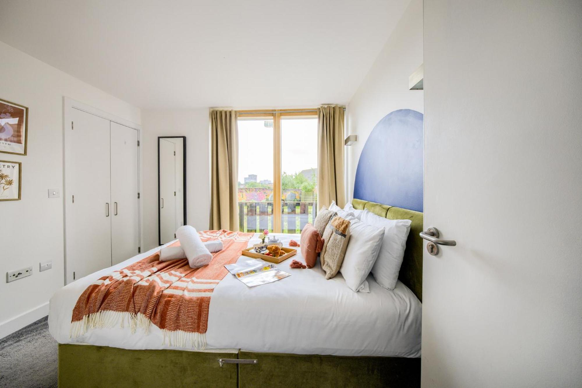 Coventry Large 4-Bed Townhouse By Empower Homes Bagian luar foto